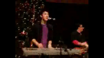 Jonas Brothers - Time For Me To Fly (live)