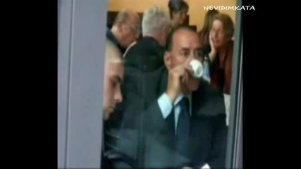 За Закуска Берлускони Си Яде Сополите - Ммм Фкусно!!!