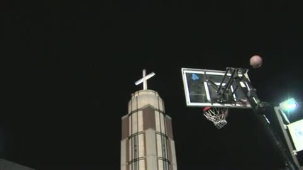 Най - дългата стрелба в историята на баскетбола:dude Perfect!!! 