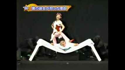 Японско ирално шоу с предмети (в забавен кадър)