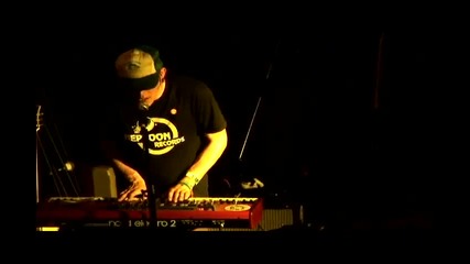 100 Monkeys Live At The Rickshaw Looker 
