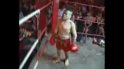 Dwarf Fighting - Muay Thai Boxing