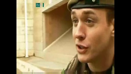 Британски войници под обстрел от талибанските сили,  поглед от спътник