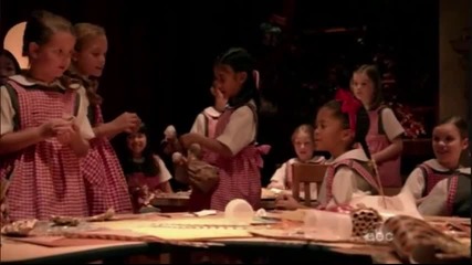 A Very Gaga Thanksgiving! Lady Gaga with little girls from Sacred Heart (official) H Q