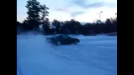 Mustang Gt на сняг