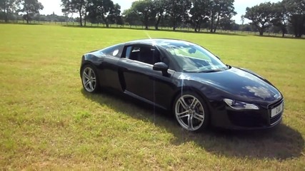 Дете се забавлява с Audi R8 !