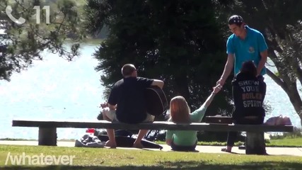 Взимане на телефонни номера на момичета без говорене!