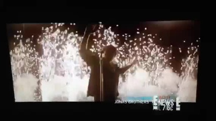Част от видеото Pom Poms