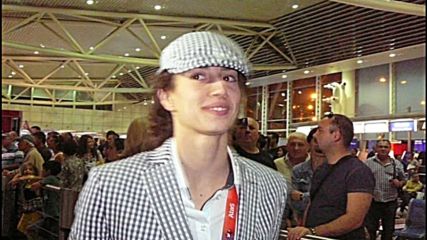 Капитанът на ансамбъла обмисля да остане, иска да поправи грешката си