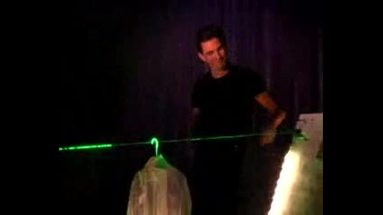 Невероятни Магически Трикове Със Злен Лазер