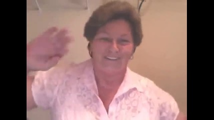 Баба пее песен на Justin Bieber (100% смях)