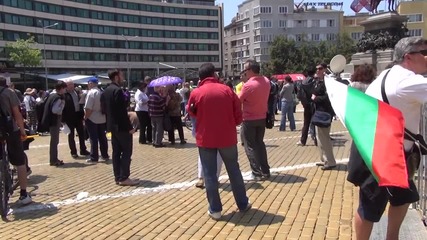 протест пред парламента 28.06.2013