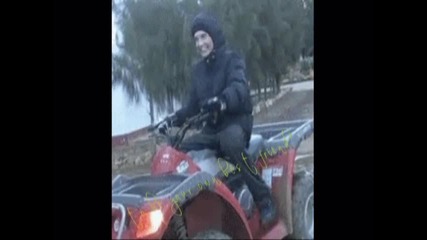 Bill Kaulitz - Ouтsiдe Looкing In 
