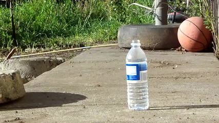Пиратка в ботилка с вода !
