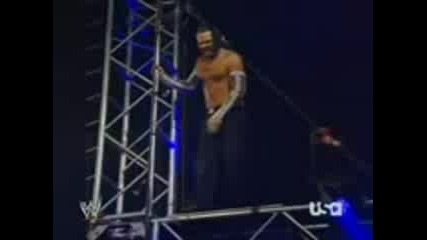 Jeff Hardy Jumps On Randy Orton.3gp