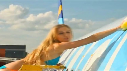Секси стюардеси мият самолет !