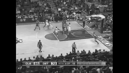 Lebron James Crazy Hang - Time Dunk vs Detroit Pistons 