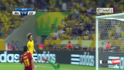 David Luiz спасява сигурен гол