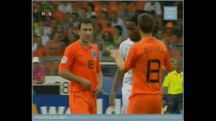 Drogba обарва противниците си в мачове!