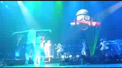 Rihanna - Sos [ The Last Girl On Earth Tour ]