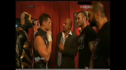 Triple H урежда Goldust & Cody Rhodes vs Batista & Randy Orton - Wwe Raw - 26/5/14