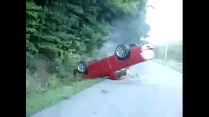 Dodge се преобръща по време на burnout