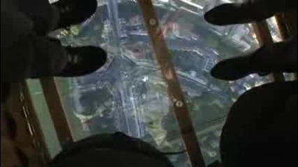 Огромен балон във формата на къща 