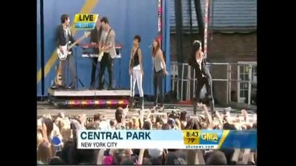 Demi Lovato and Jonas Brothers - Cant back down - Live