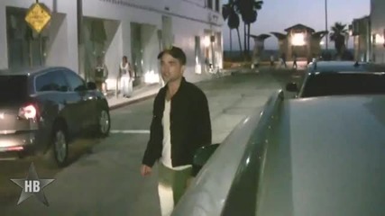 Robert Pattinson обича Chicken Tikka
