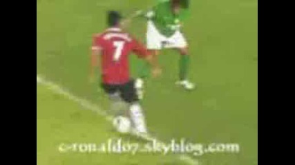 * Cristiano Ronaldo - Финтове и Трикове {}}