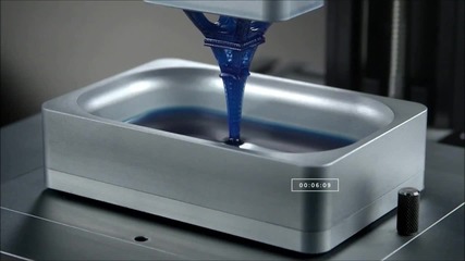 3d принтер създава предмети чрез светлина и кислород от разтопена пластмаса