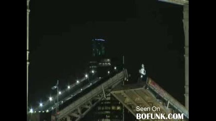 Невероятно!каскада над отворен мост