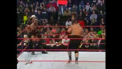 Wwe - Umaga, Vince Mcmahon & Shane Mcmahon Пребиват Bobby Lashley