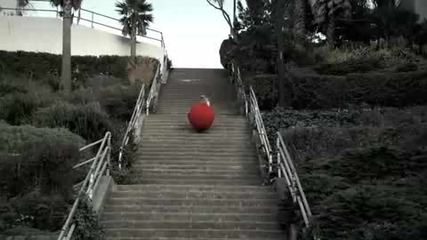 Giant Yarn Ball Rolls Through San Francisco