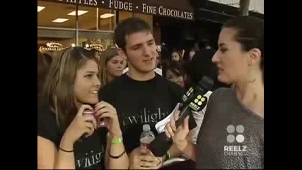 Girls Go Wild For Twilight and Robert Pattinson