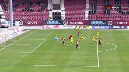 ВАР намеса отмени ранен гол в „Надежда“