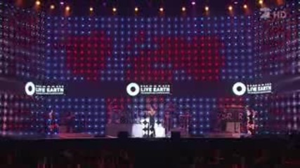 Rihanna - Umbrella [live at The Live Earth 07.07.2007][hd]
