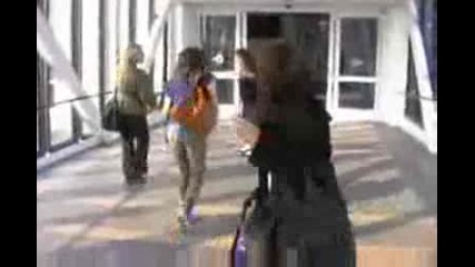 Video of Robert,  Kristen and Nikki arriving La