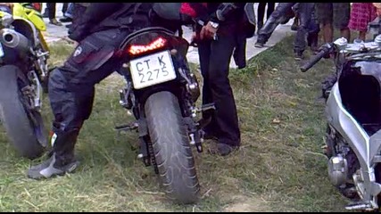 мотори реват здраво