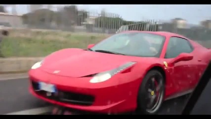 Ferrari F458 се блъска при изпреварване