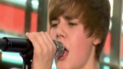 Justin Bieber флиртува...+ Eenie Meenie, Never say never, Stuck in the moment 