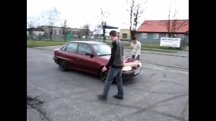 Astra 1.6 palenie gumy