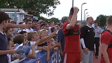 Игра на "дръж ми шапката" с националите на Унгария