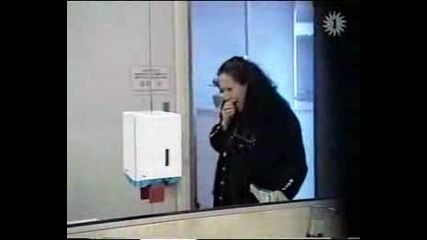 Скрита Камера - Ужаси В Дамската Тоалетна