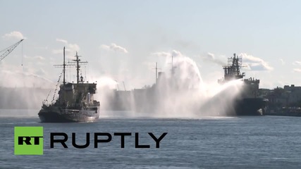 Russia: Icebreakers and tugs WALTZ on Neva River to mark 70th anniversary of WWII