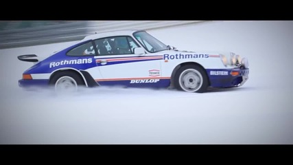 Porsche 911 дрифт на снежна писта