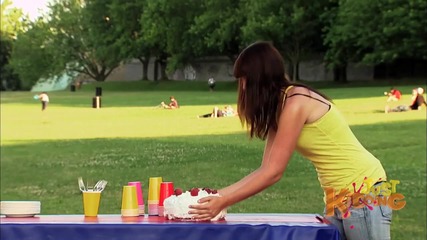 Funny-tricked-cake-prank