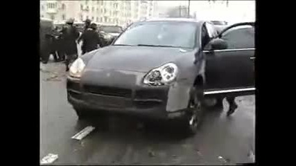 О М О Н атакуват Porsche Cayenne