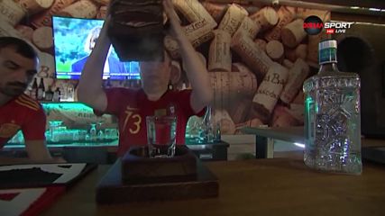 Уникален бар радва футболните фенове в Сочи