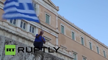 Greece: Scuffles break out at mass pro-EU protest